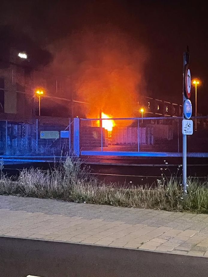 In het containerpark Borgerhout aan de Noordersingel vatte een perscontainer donderdag in de late avond vuur.
