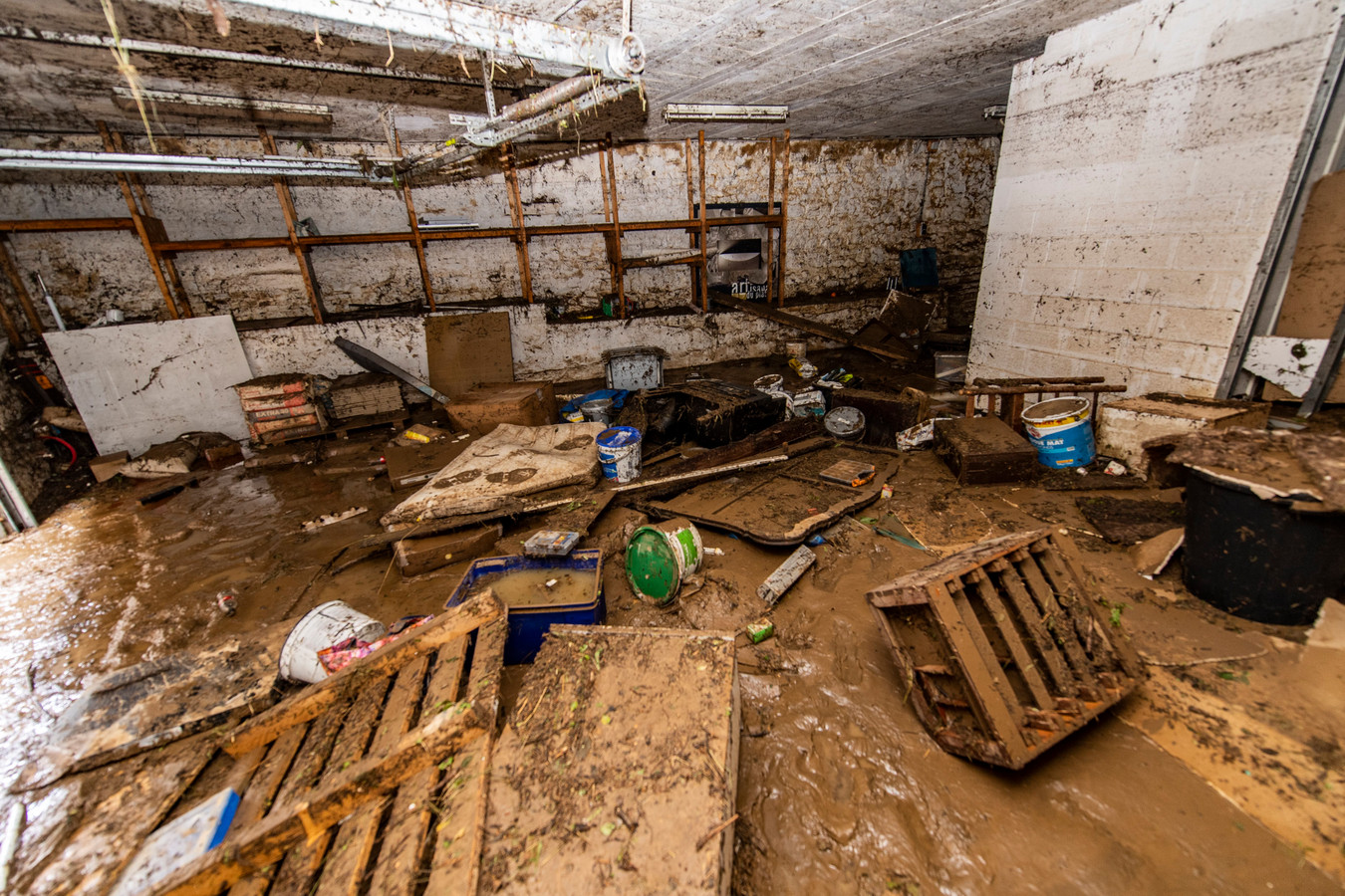 Les dégâts dans le chalet de Frederic sont énormes. "Tout le rez-de-chaussée était inondé, comme un aquarium.”
