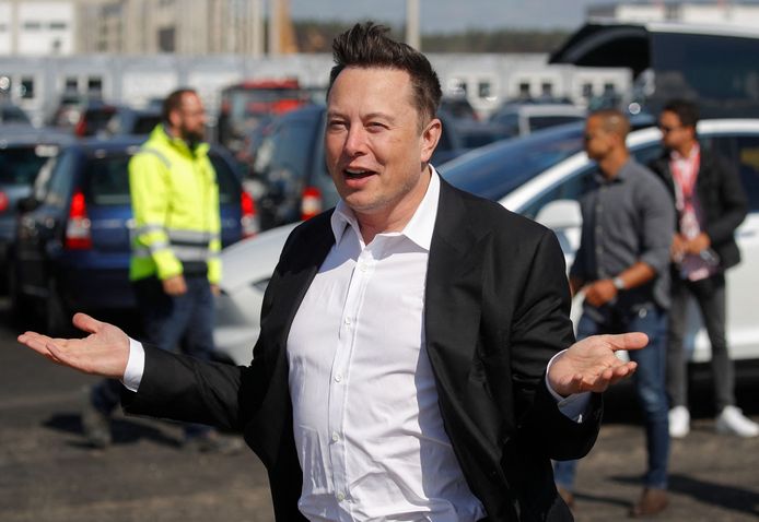 Tesla-topman Elon Musk tijdens een bezoek aan de gigafabriek nabij Berlijn vorig jaar.