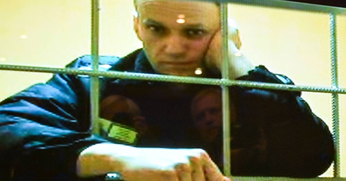 Nove anni di carcere per il suo alleato, Navalny, per “estremismo”.  al di fuori