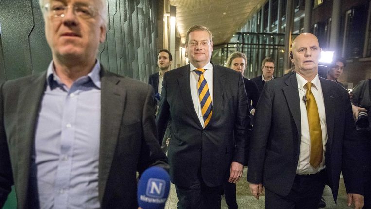 Minister Ard van der Steur (Veiligheid en Justitie) verlaat de Tweede Kamer na zijn aftreden. Beeld anp