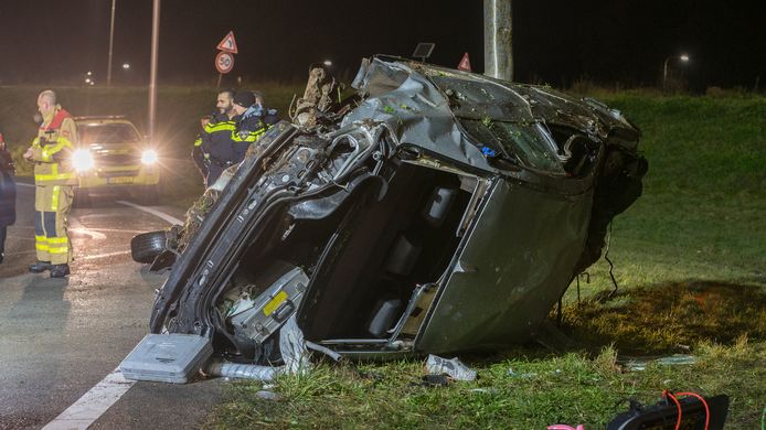 Automobilist Omgekomen Bij Crash Op Verbindingsweg Bij Lunetten  . De Politie Onderzoekt Nog Wat Er Precies Gebeurd Is.