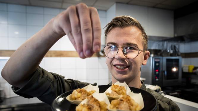 Kok Bjarne (21) maakt authentiek dessert voor Enterse preuverie: ‘Recept van oma in een nieuw jasje’