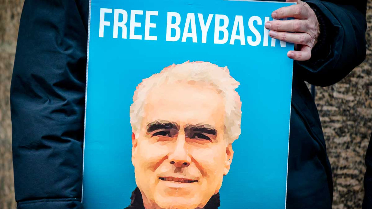 Januari 2018: oud-gevangenisdirecteuren demonstreren op Het Plein voor de directe vrijlating in afwachting van een eerlijk proces voor Hüseyin Baybasin.  Beeld ANP