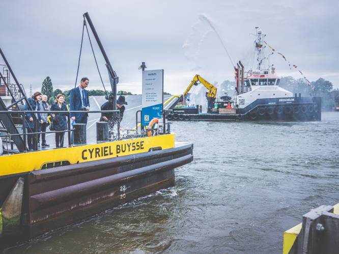 ‘Nieuwe’ veerboot in Gentse haven officieel ingehuldigd: “Jaarlijks steken zo'n miljoen passagiers het kanaal over”