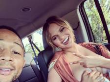Echtgenote John Legend onder vuur na kolffoto