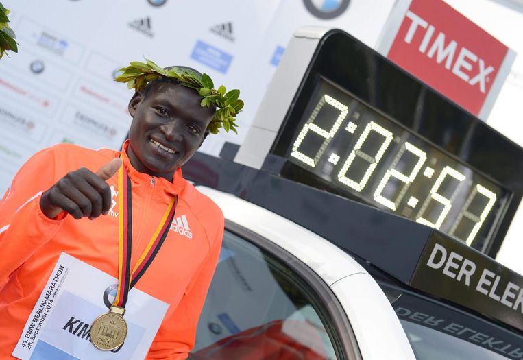 De Keniaan Dennis Kimetto na zijn winst van de marathon in Berlijn in 2014. Beeld epa