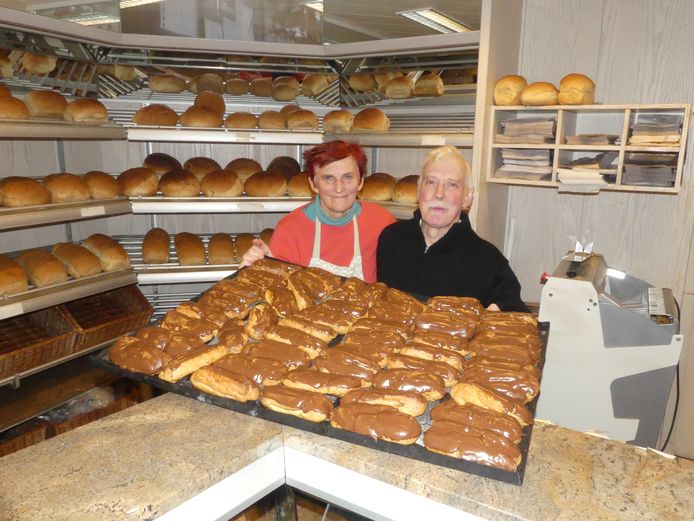 Linda De Vriese en Joseph De Poortere met hun befaamde eclairs.