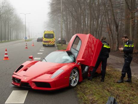 Liefhebbers in rouw na het zien van gecrashte Ferrari Enzo: een pronkstuk van zo’n 2 miljoen euro