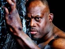 Melvin Manhoef verijdelde inbraak, maar nu speelt handblessure hem parten: 'Ik heb geen plan B’