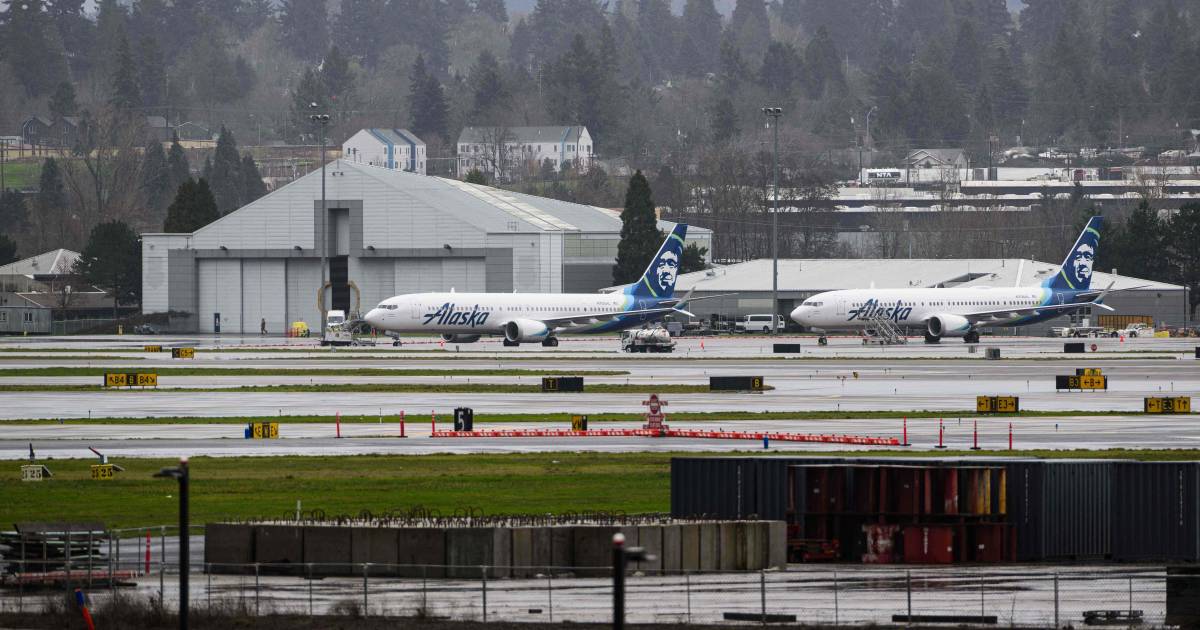 Il CEO della Boeing ammette l'errore dopo i problemi con il 737 MAX 9  al di fuori