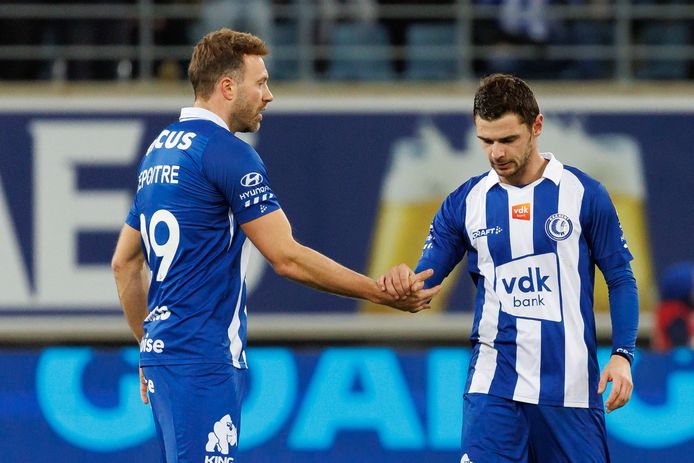 Laurent Depoitre en Cuypers na de 2-3 van Depoitre.