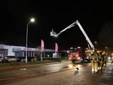 Brand in autogarage Bochane in Boxmeer geblust, showroom vol rook