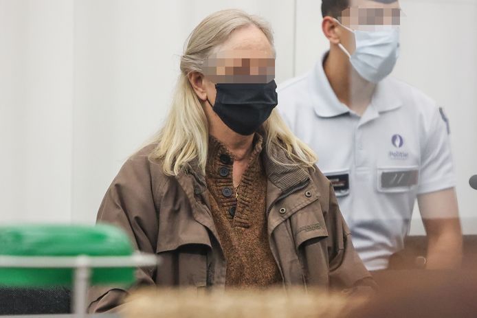 B&B-uitbaatster Christel Troffaes (60) nam op 20 januari 2019 een fors slagersmes uit de keukenlade en stak haar man Dirk Zegers twee keer in de borst.