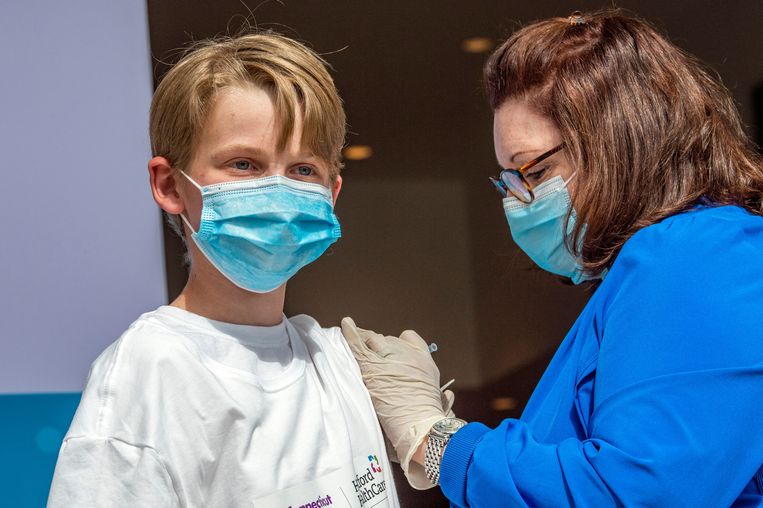 Kinderartsen om: vaccineer tieners om maatschappij open te houden