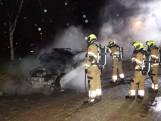Felle brand verwoest geparkeerde auto in Drunen
