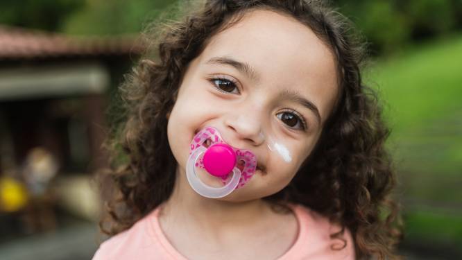 Tijd om het tutje achter te laten? Zo doe je dat als ouder