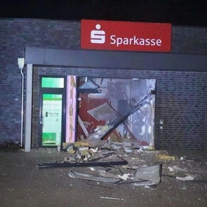 Bij de Sparkasse in Stadtlohn is een geldautomaat opgeblazen.
