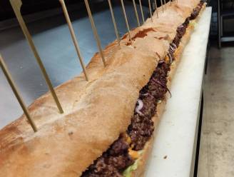 Butcher Grill&Bar maakt gigantische burger van 14 kilo voor speciale challenge