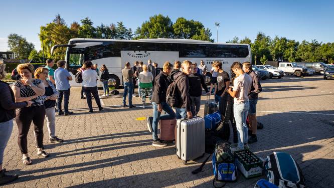 Anne, Merle en Sep gaan op vakantie naar Terschelling, zonder ouders maar met kratje bier