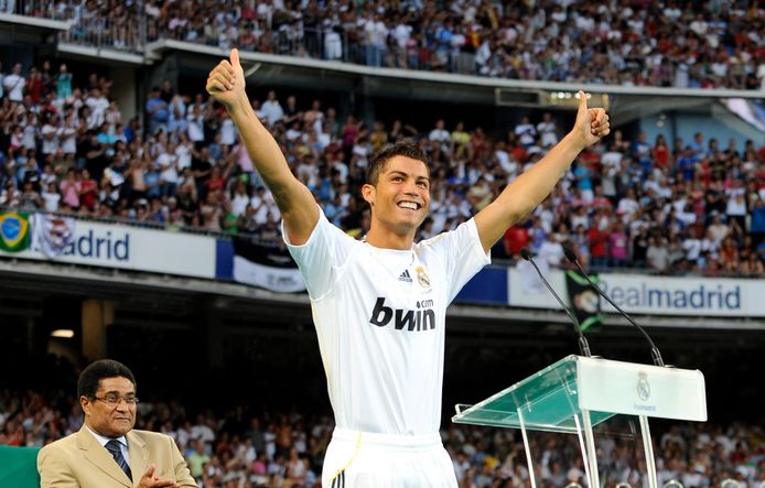 Cristiano Ronaldo bij zijn voorstelling in het Bernabéu-stadion van Real Madrid.