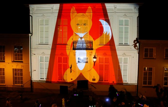 Lichtshow Reynaert de Vos op de gevel van museum De Vier Ambachten