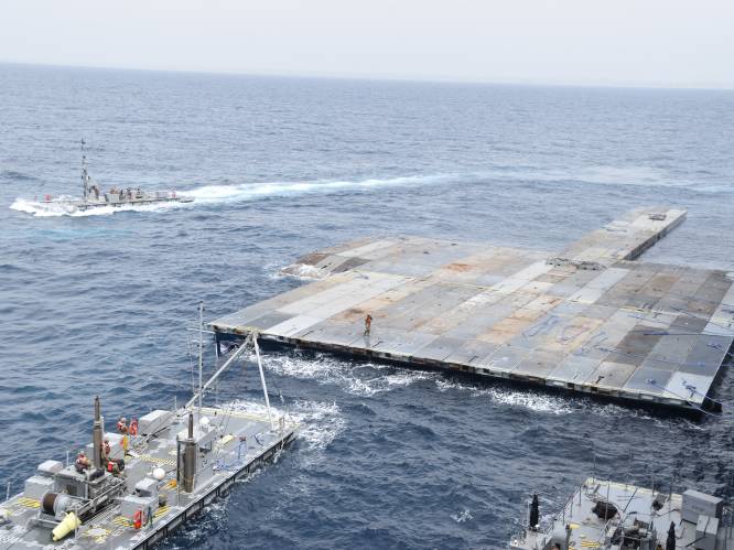 Amerikaans leger voltooit aanleg drijvende pier om hulpgoederen te leveren aan Gaza