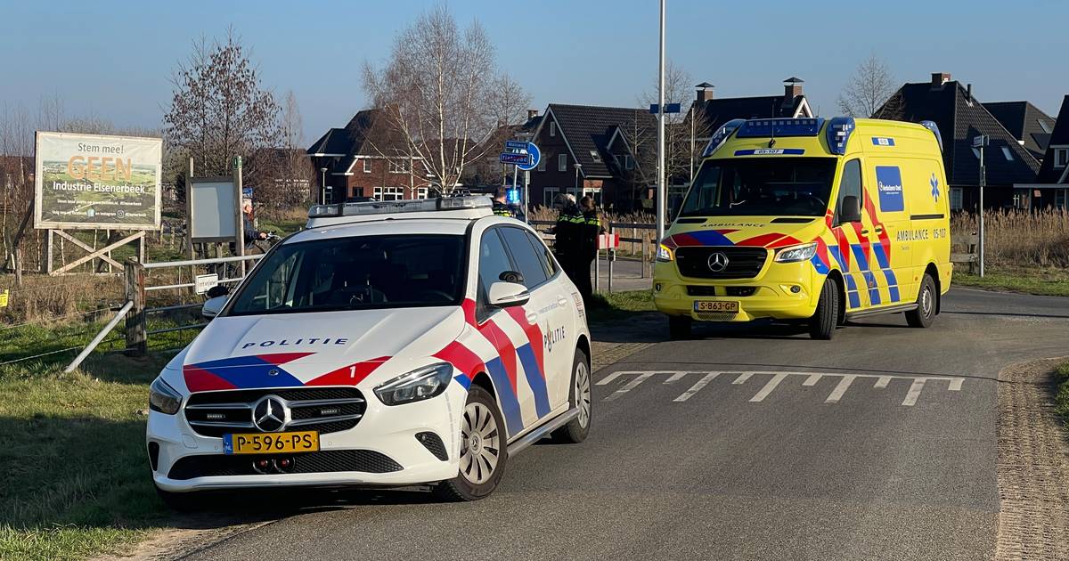 Aanrijding tussen speed pedelec en fietser, een persoon met onbekend letsel naar ziekenhuis.