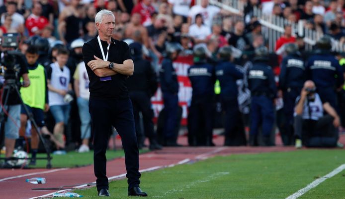 Alan Pardew verlaat CSKA Sofia na racistische uitlatingen van de eigen supporters