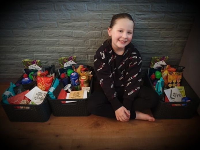 Marly met haar ‘overlevingspakketjes’.
