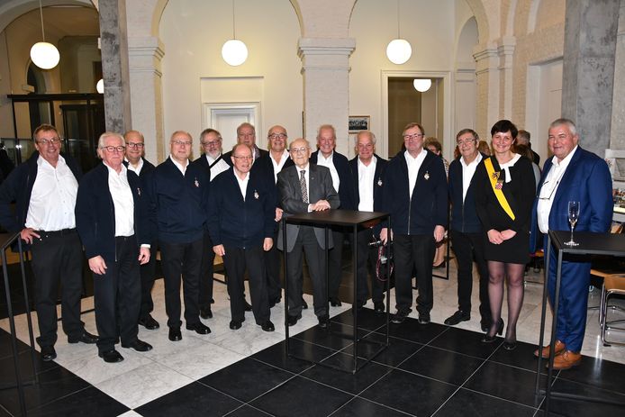 60-jarig bestaan Banjo-Orkest - stadsbestuur en een deel van de leden