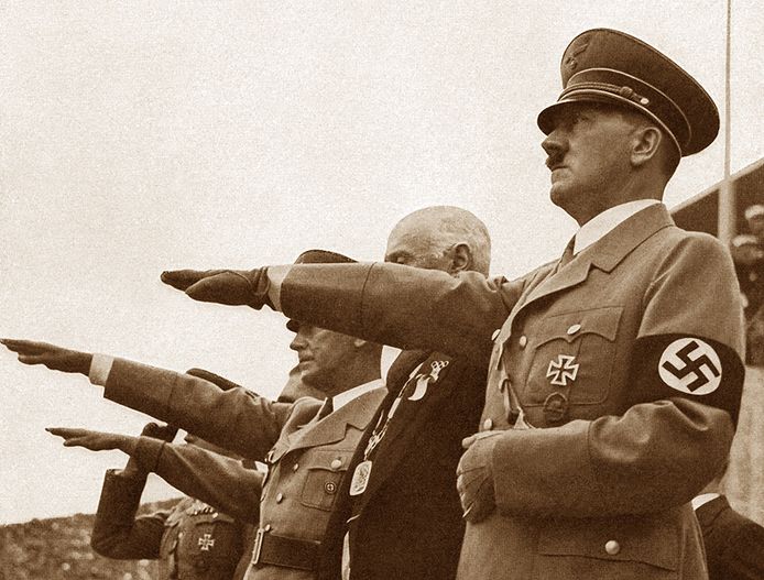 Adolf Hitler in 1936 bij de opening van de Olympische Spelen in Berlijn