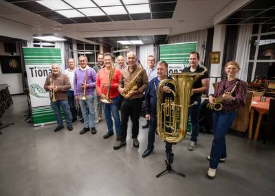 Nijnselse blazers hebben heel wat te vieren en doen dat met ballads, evergreens en ruige rock