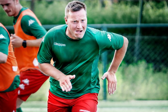 Siebe Forton loodste zijn ploeg met een zuivere hattrick naar een 5-2-zege tegen Doorslaar