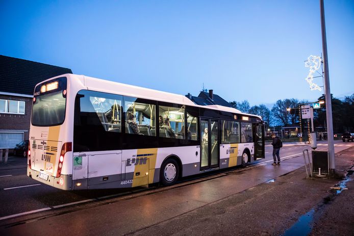 herhaling Zeeman Kwade trouw De Lijn stuurt 'feestbus' op de baan tijdens oudejaarsnacht tussen Brussel  en Aalst | Asse | hln.be