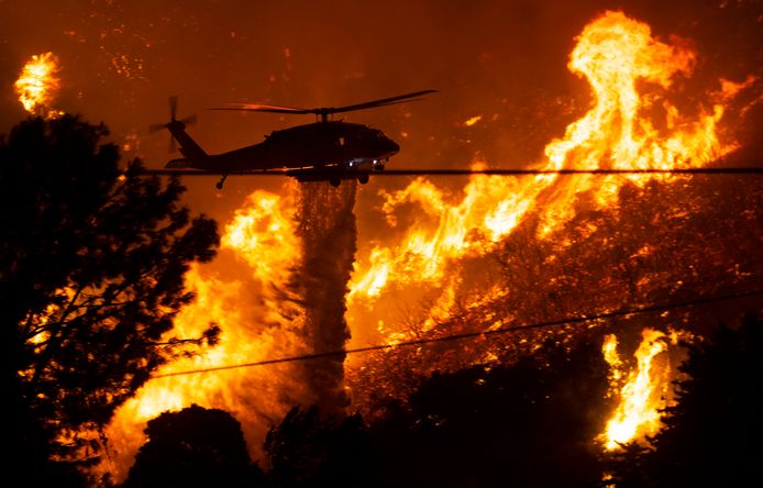 Een verwoestende brand in California.