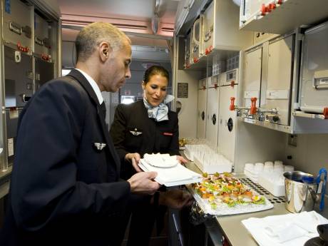 Passagier van vlucht naar Amsterdam gehaald na woede-uitbarsting over maaltijdkeuze