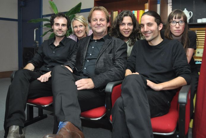 Wally De Doncker samen met de muzikanten.