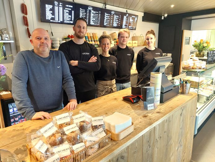 Frederic Buyens staat nog even vooraan maar wordt opgevolgd door Kevin en Céline Demeulemeester. Laurent en Lindsay blijven aan boord van de Lunchbar.