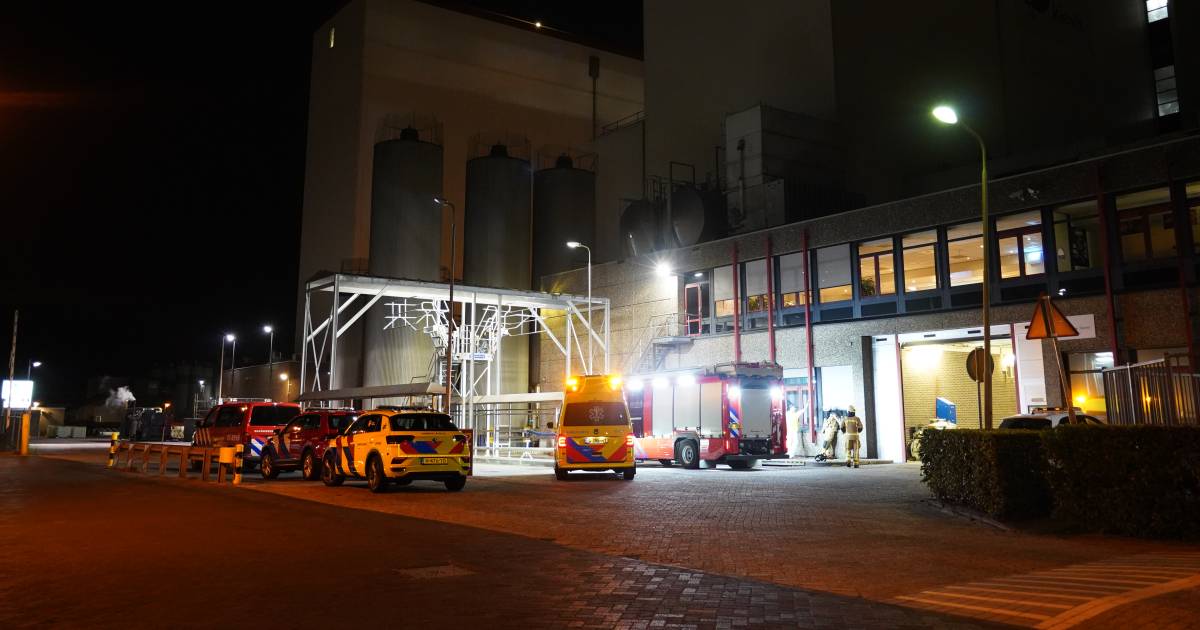 Traumahelikopter landt bij FrieslandCampina in Meppel: één persoon zwaargewond naar het ziekenhuis.