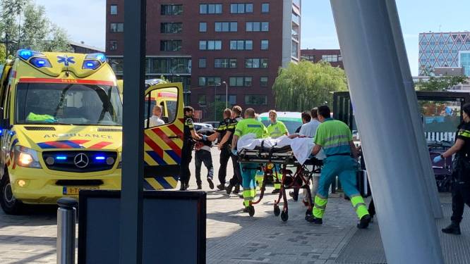 Familie van in ziekenhuis neergestoken vrouw: ‘Hij stopte pas toen hij dacht dat ze dood was’