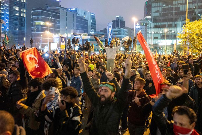 Over de hele wereld waren er protesten tegen Israël na de verwoesting van het ziekenhuis, hier in Istanbul.