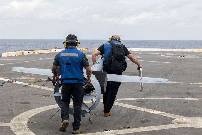 Illustratiebeeld. Amerikaanse mariniers met een drone.