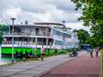 Het riviercruiseschip Alemannia, dat vanaf half juli asielzoekers in Middelharnis opvangt, ligt nu nog aan de Aelbrechtskade in Rotterdam. Aan boord verblijven dove en slechthorende Oekraïense vluchtelingen.