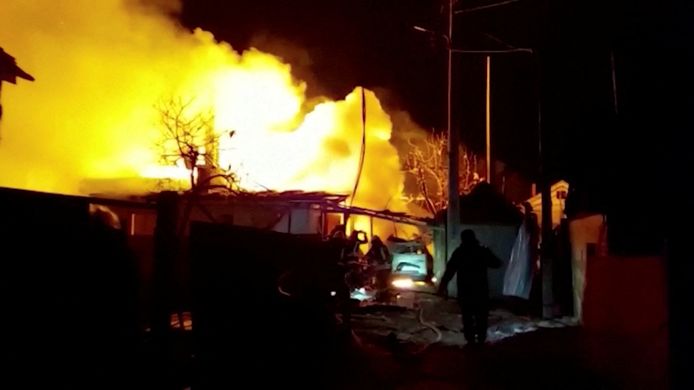 In Zjytomyr, op zo'n 140 kilometer ten westen van hoofdstad Kiev, werden in de avond en nacht luchtaanvallen gemeld.