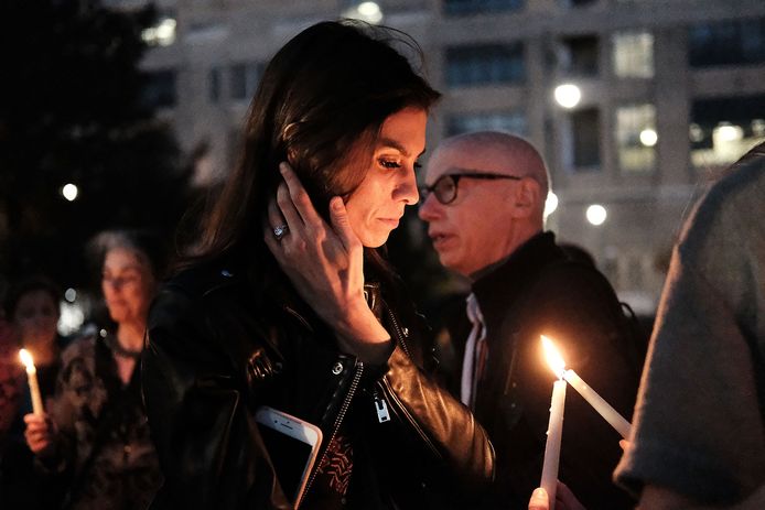 Mensen komen samen voor een wake om de slachtoffers van de aanslag in New York te herdenken.