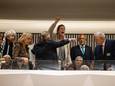 De publieke tribune van de Tweede Kamer wordt deels ontruimd.