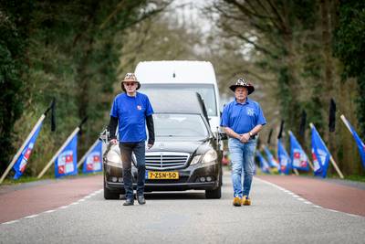 Biertent Rellie Goor wuift Wolter Wiegerinck waardig uit: ‘Hij zorgde voor eenheid’