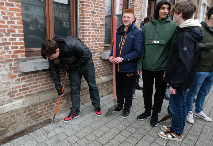 Tegelwippers Speecqvest eerste tegels worden gewipt