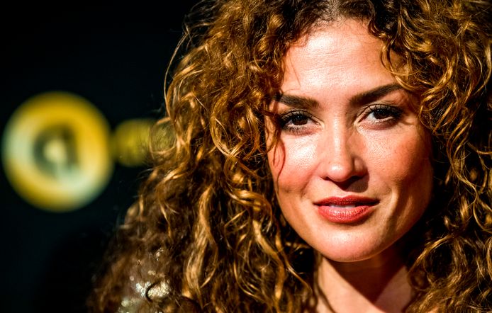 Katja Schuurman (44) heeft op Instagram openlijk gereageerd op de roddels die over haar privéleven de ronde doen. Daarnaast roept de Nederlandse presentatrice de media op om geen leugens meer over haar te schrijven.